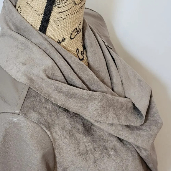 BLANK NYC Women's Drape Front Faux Suede Motorcycle Jacket Size XS Taupe - Picture 13 of 16